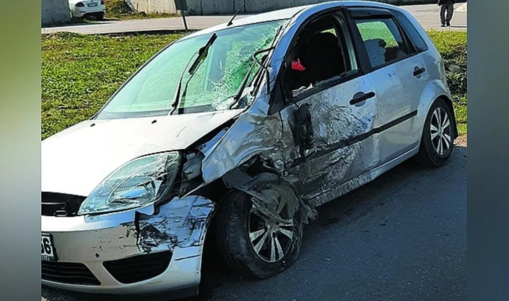 Samsun'da minibüs ile otomobil çarpıştı: 3 yaralı