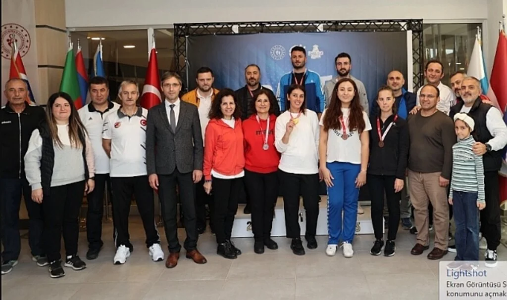 Samsun'da Öğretmenler Turnuvada Stres Attı