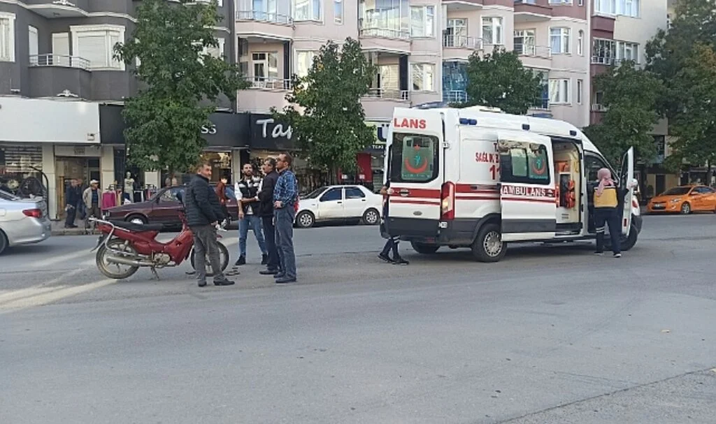 Samsun'da otomobilin çarptığı motosiklet sürücüsü yaralandı