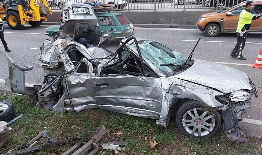Samsun'da Parçalanan Araçtan Sağ Çıktı