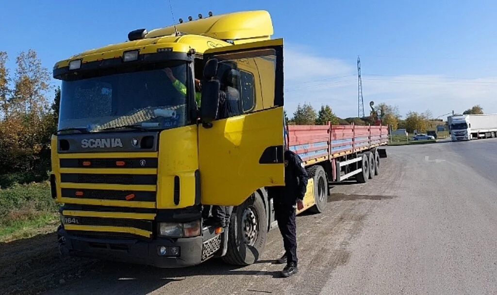 Samsun'da tır sağlık çalışanlarının aracına çarptı, 4 sağlık çalışanı yaralandı