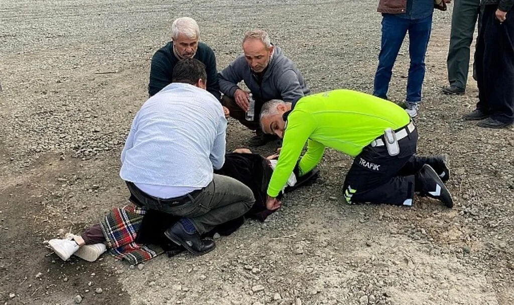 Samsun'da Trafik polisinin ilk yardımı nefes alamayan çocuğu ölümden kurtardı