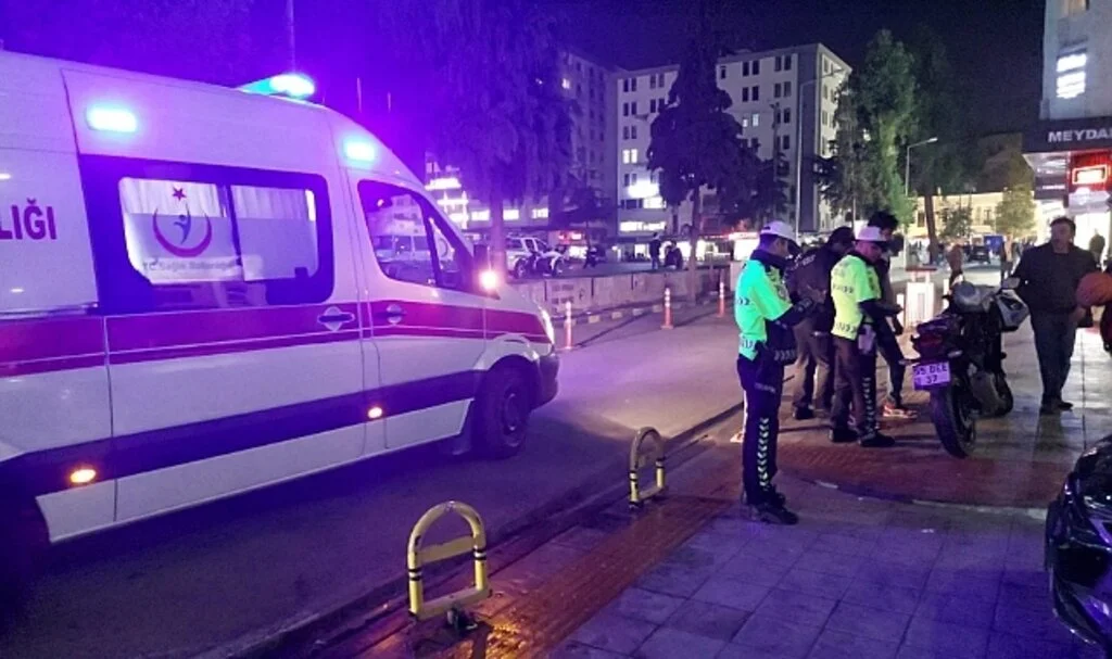 Samsun'da Virajı Alamayan Motosiklet Devrildi 1 Yaralı