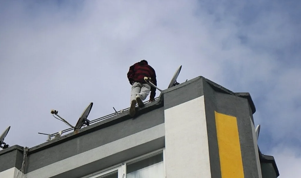 Samsun'da yabancı uyruklu genç Sevgilisiyle tartışıp çatıya çıktı
