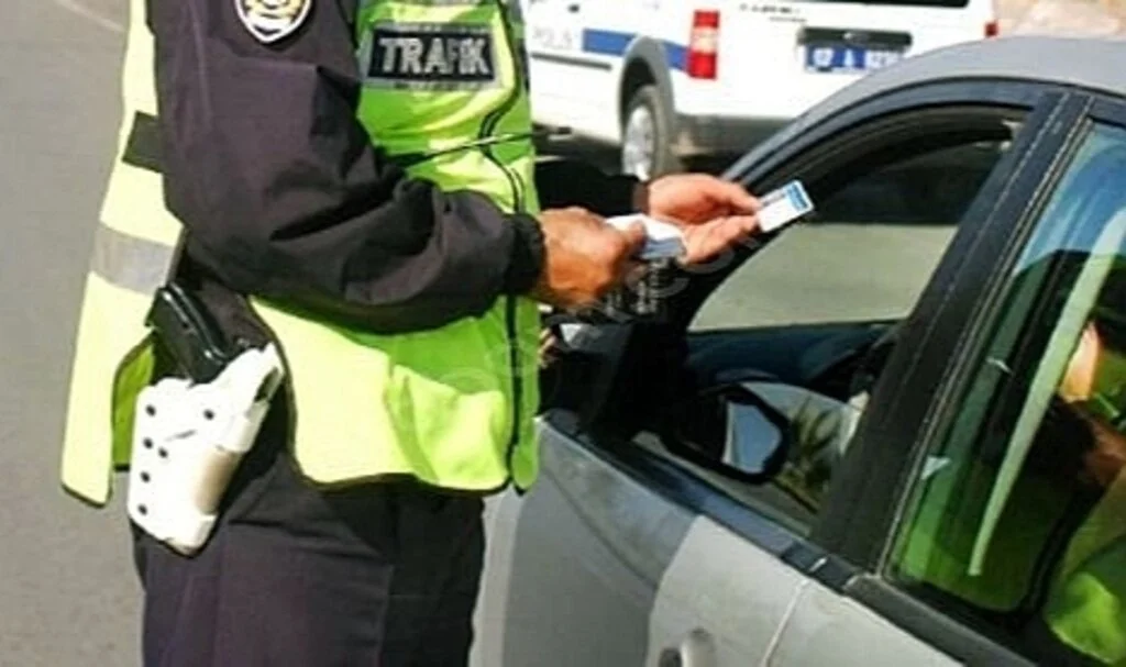Samsun'da Yaşı Küçük Ehliyetsiz Sürücü Kovalamaca Sonucu Yakalandı