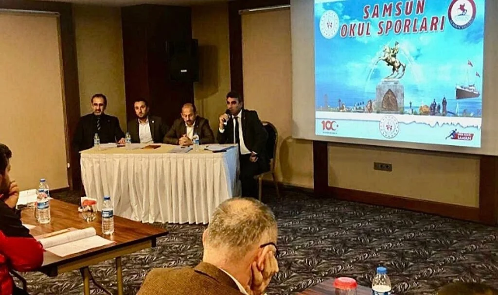 Samsun Gençlik ve Spor İl Müdürü Feyzullah Dereci Branş Temsilcileri İle Toplandı