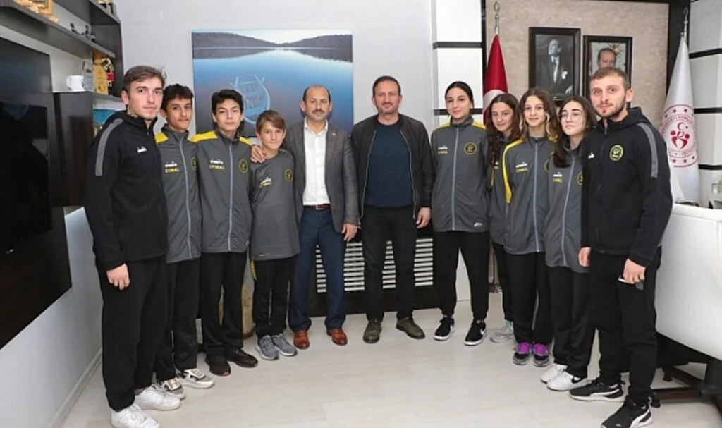 Samsun Gençlik ve Spor İl Müdürü Feyzullah Dereci Sporcularla Bir Araya Geldi