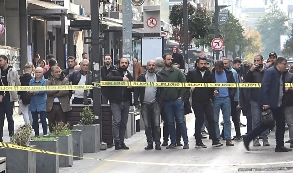 Samsun'un İstiklal Caddesi'ndeki Şüpheli Çanta Fünye İle Patlatıldı