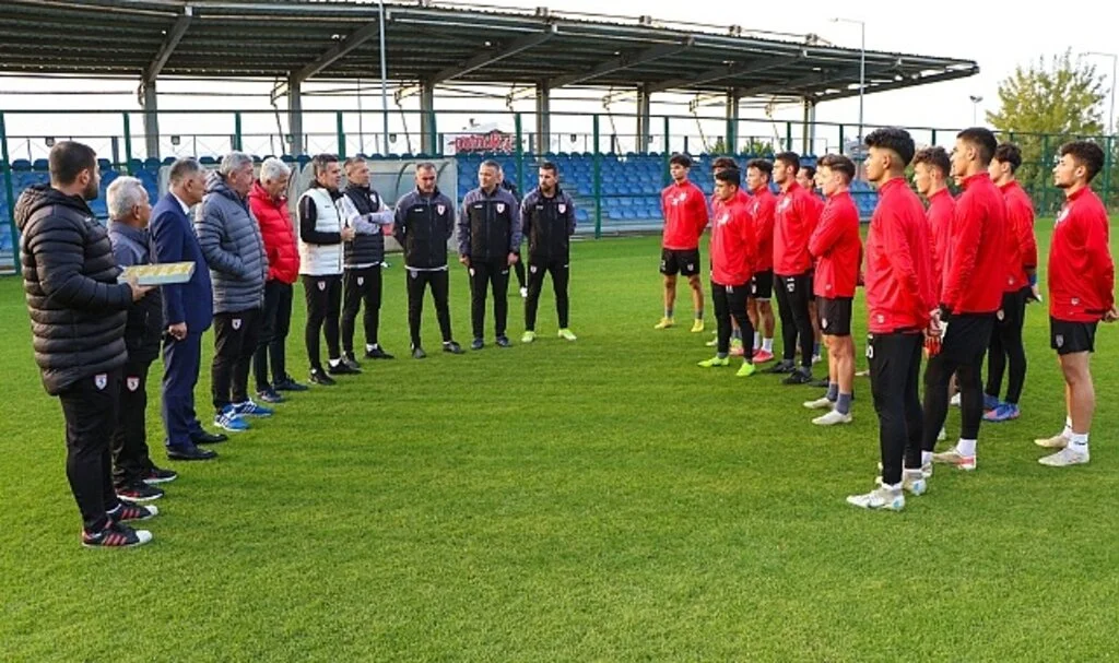 Samsunspor Teknik Direktörü Hüseyin Eroğlu ve  İcra Kurulu Üyesi Suat Çakır'dan Geçlere Tatlı Ziyaret 