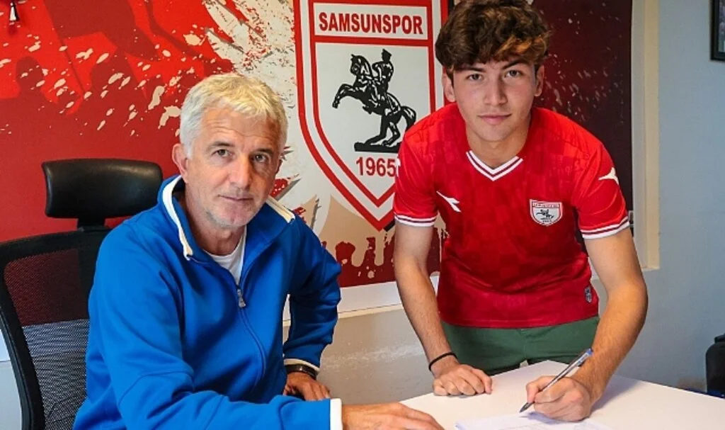Samsunspor U19 Takımında Forma Giyen Alper Efe Pazar Profesyonel Oldu 