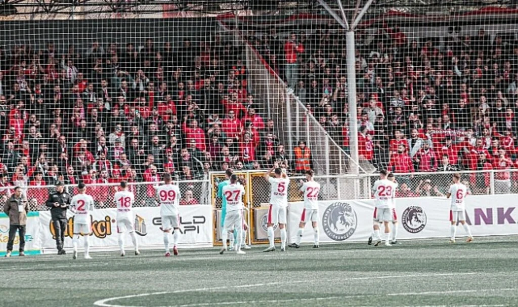 Samsunsporlu Futbolcular Sahaya Yabancılık Çekmedi