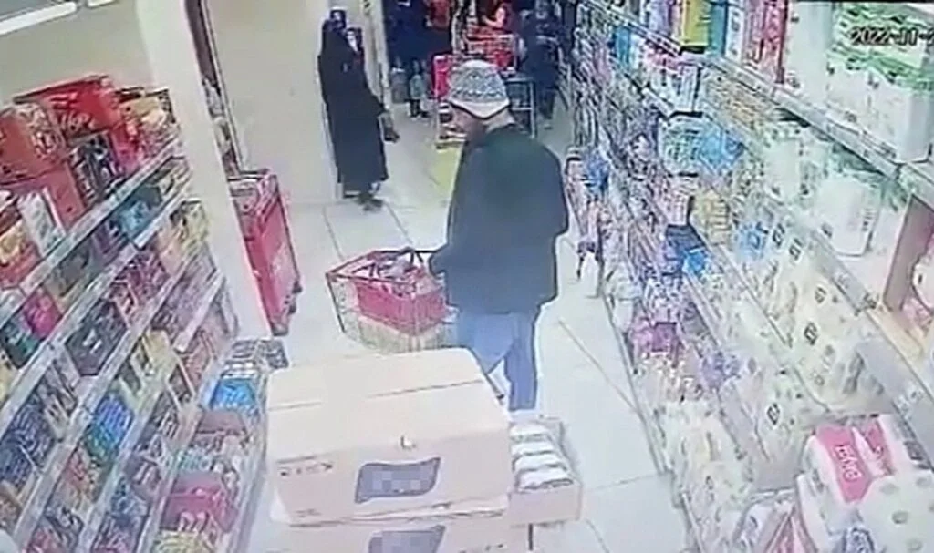 Sarıyer’deki market hırsızı, güvenlik kamerasına yansıdı