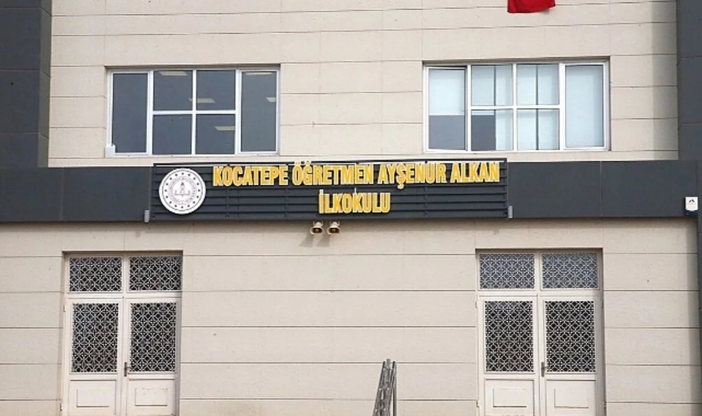 Şehit Ayşenur öğretmenin adı görev yaptığı okula verildi