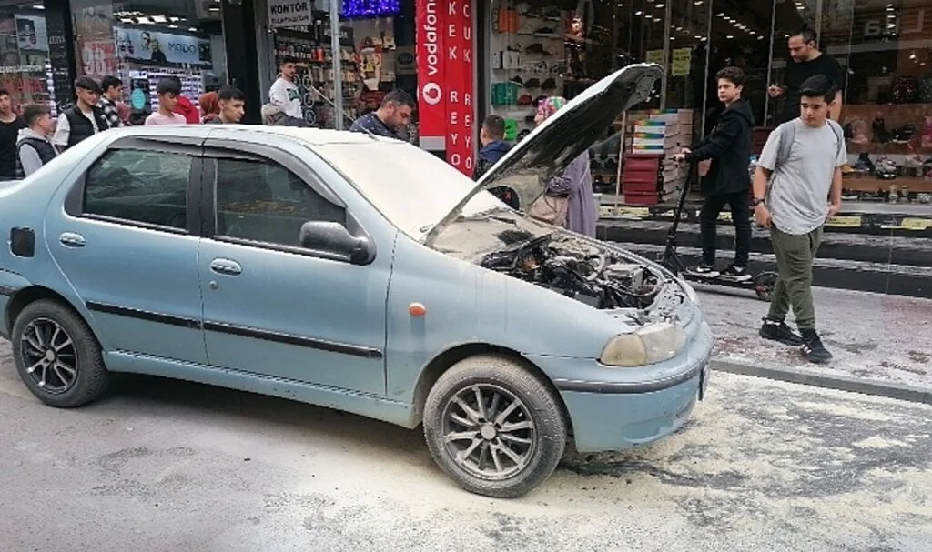 Seyir halindeki otomobilde yangın çıktı