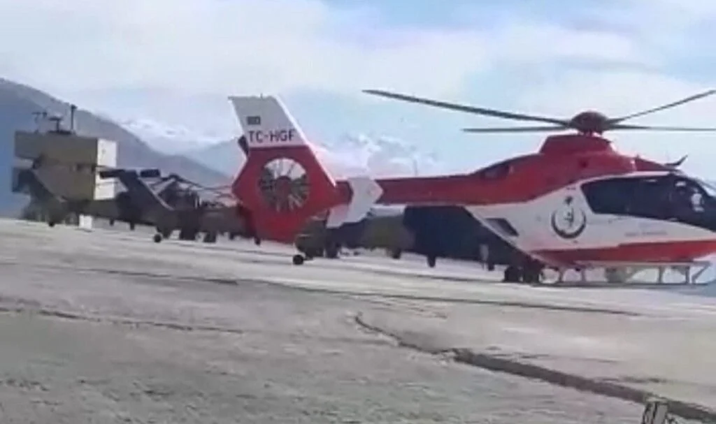 Sınırda kalp krizi geçiren yaşlı adam için ambulans helikopter havalandı