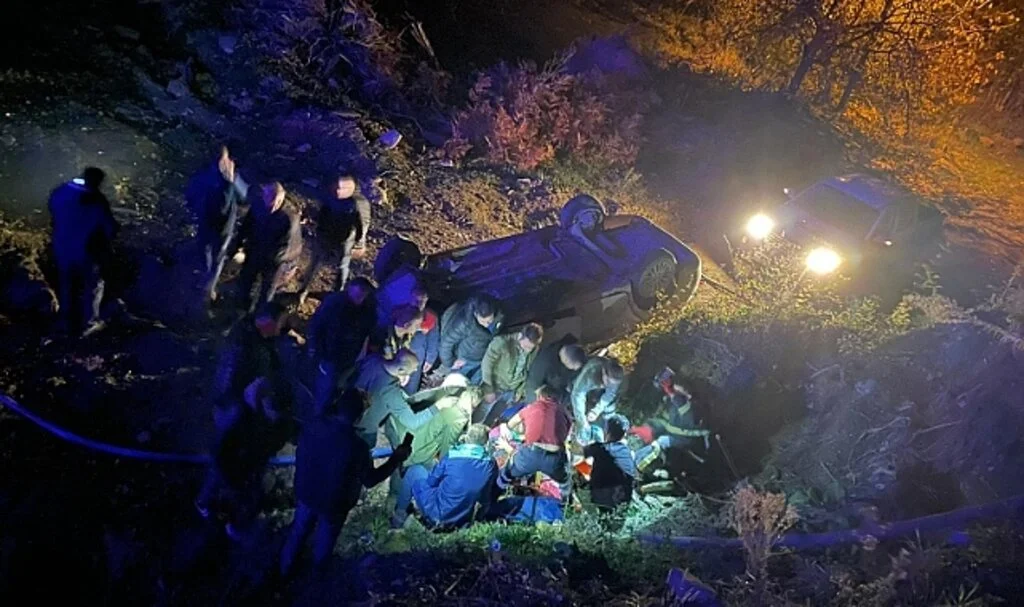 Sinop'ta otomobil şarampole uçtu: 1 ölü, 1’i ağır 5 yaralı