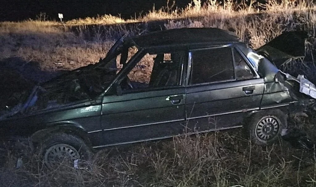 Sivas’ta Otomobil Yoldan Çıktı: 3 Yaralı