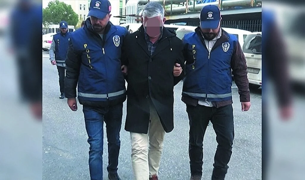 Sokak Ortasında Eşini Öldüren Eski Polis Adliyeye Sevk Edildi