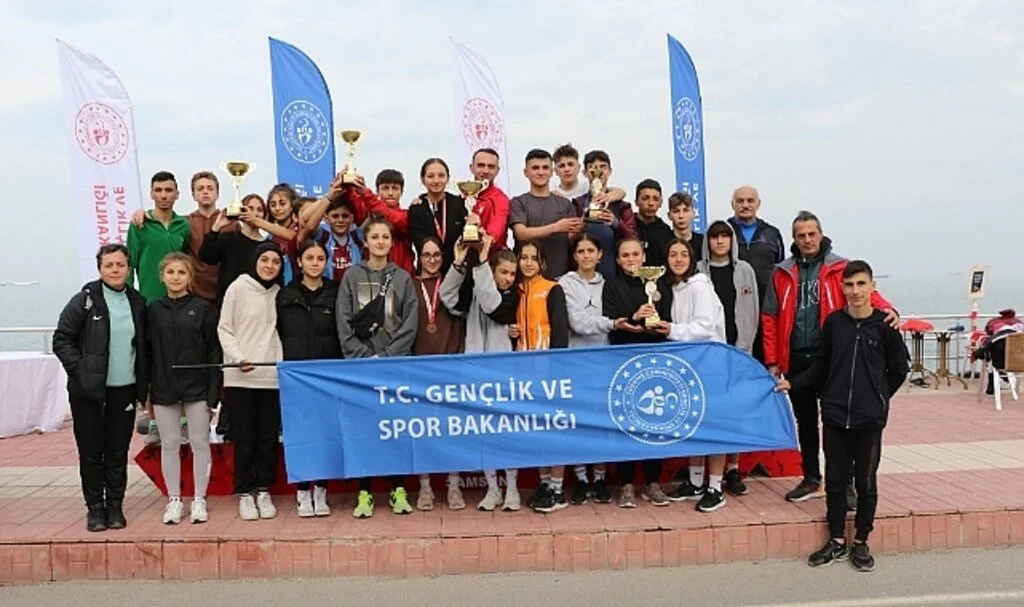 Sporcular Yarı Finaller İçin Ter Döktü