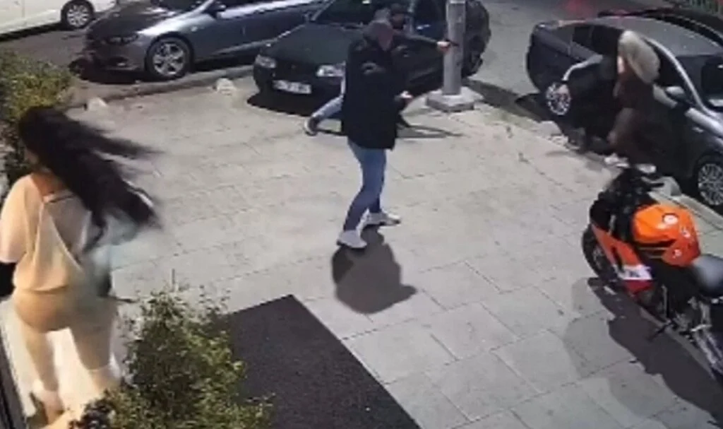 Sultangazi'de silahlı saldırı kamerada: 1 ağır yaralı