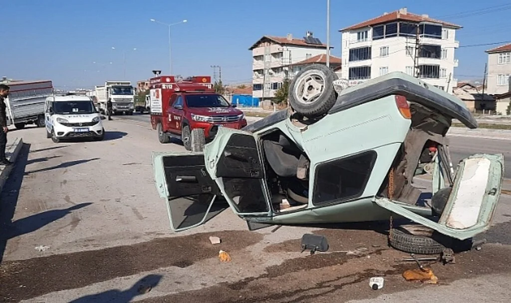 Suluova’da trafik kazası: 3 yaralı