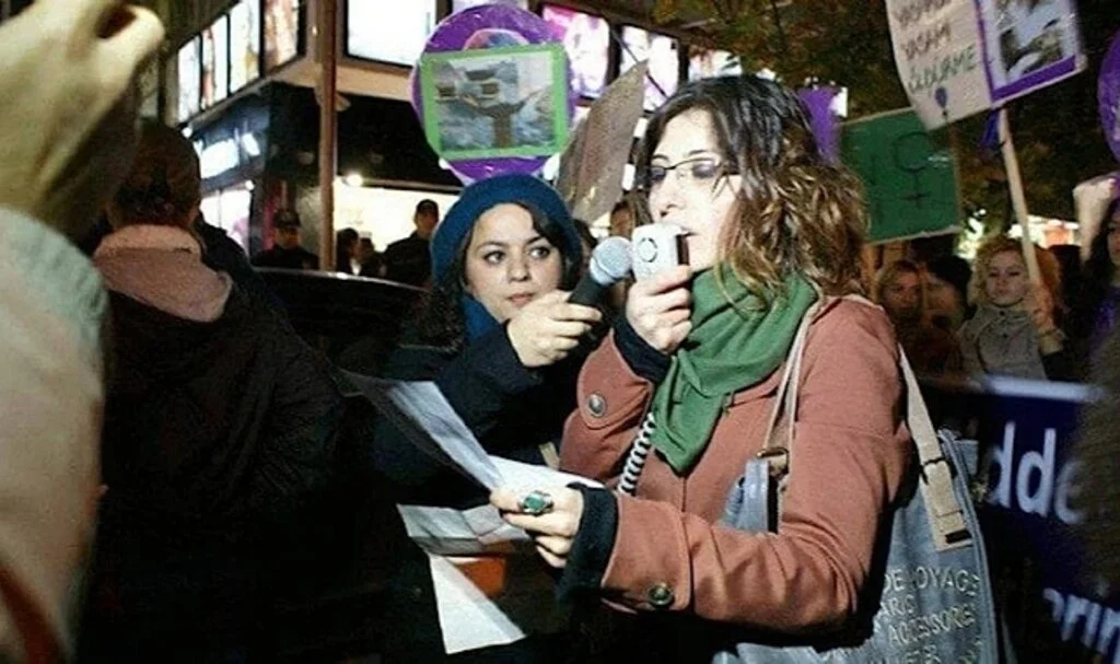 ‘Sürtük’e Ceza Yok ‘Yüzsüz’e Ceza Var