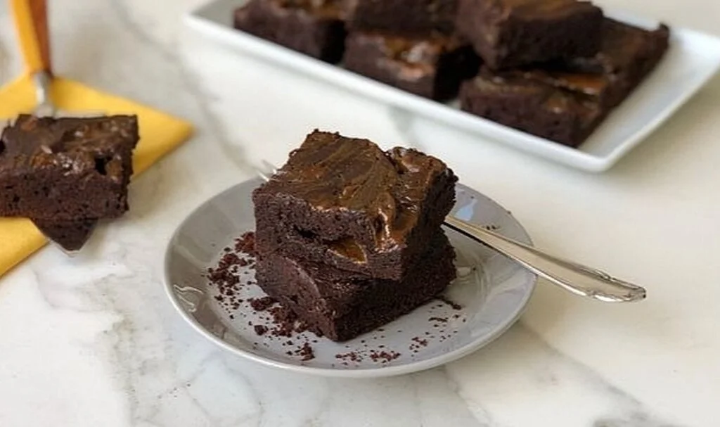 Süt reçelli çikolatalı brownie