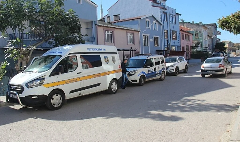 Tabancayı temizlerken kazara kendini vurdu