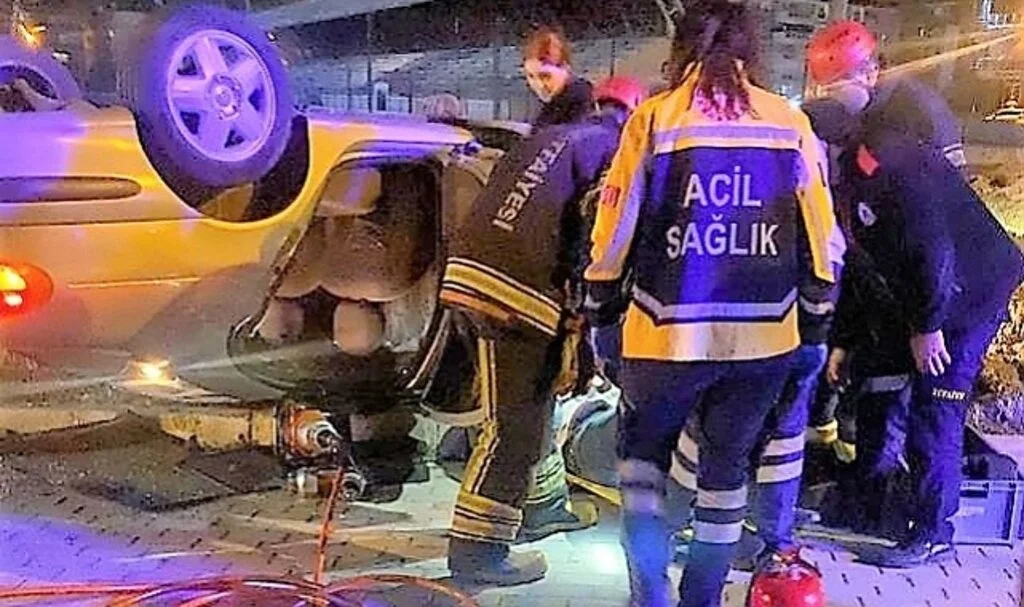 Takla atıp ters duran otomobilde sıkışan sürücü yaralı kurtarıldı