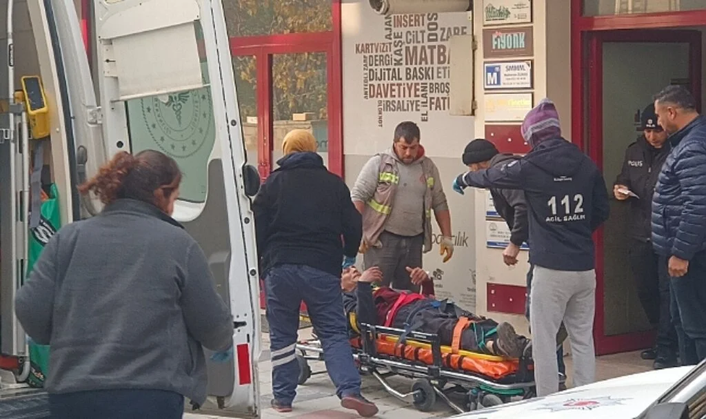 Tamir ettiği çatıdan beton zemine düşen işçi yaralandı