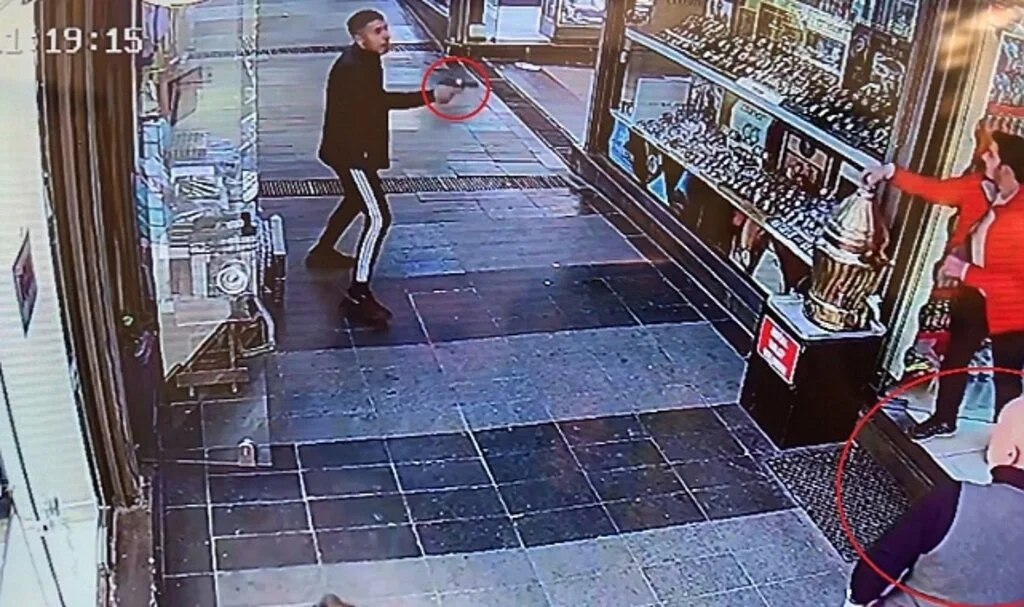 Tarihi çarşıdaki dehşet anları kamerada