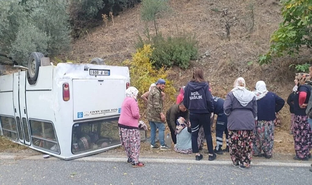 Tarım işçilerini taşıyan minibüs takla attı