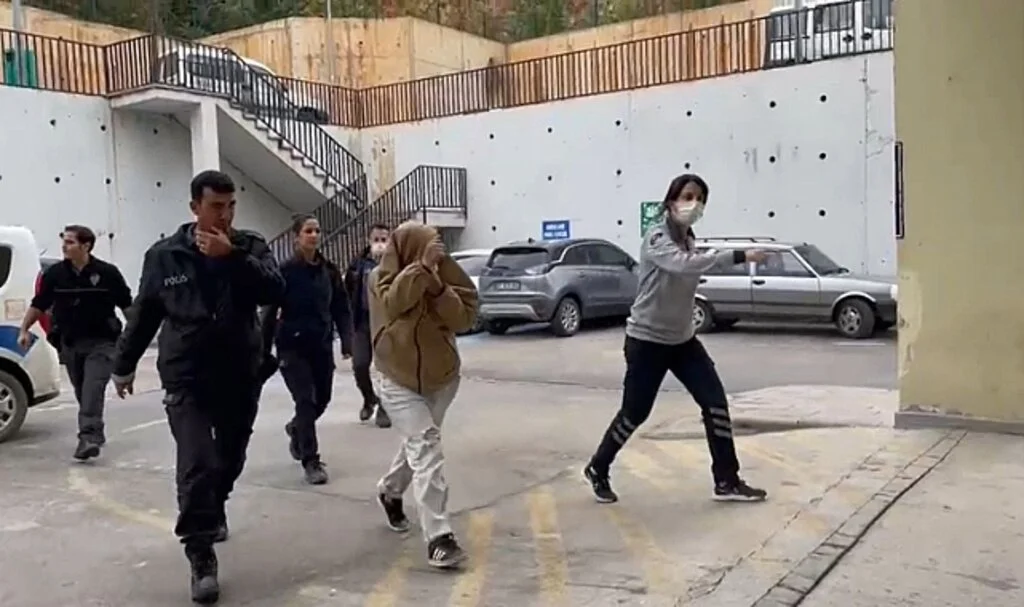 Tartışan gelin ve kaynana birbirlerini bıçakla yaraladı