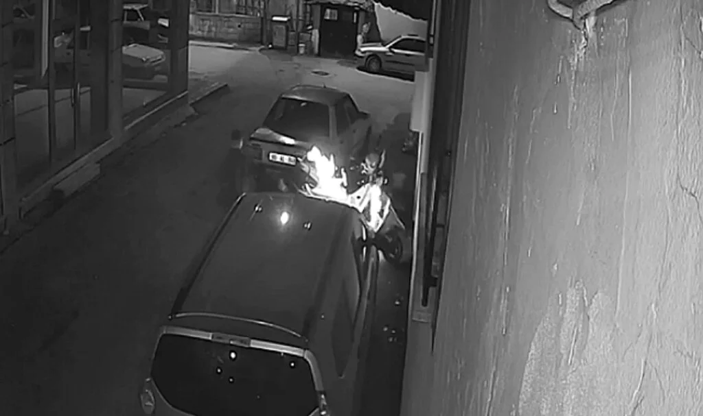 Tartıştığı arkadaşının motosikletini kundakladı