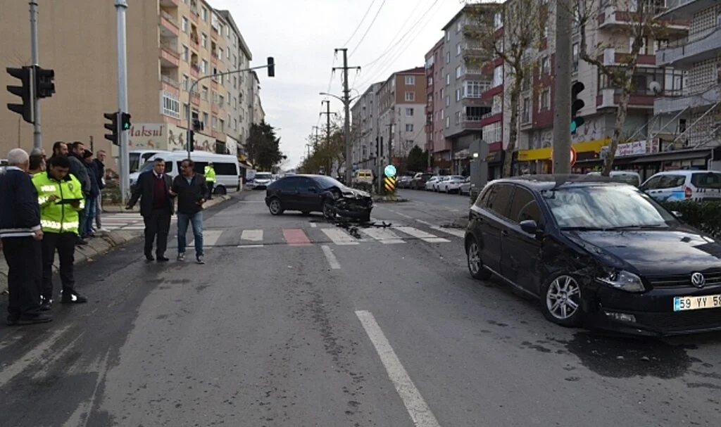 Tekirdağ’da iki aracın çarpıştığı yaralamalı kaza kamerada
