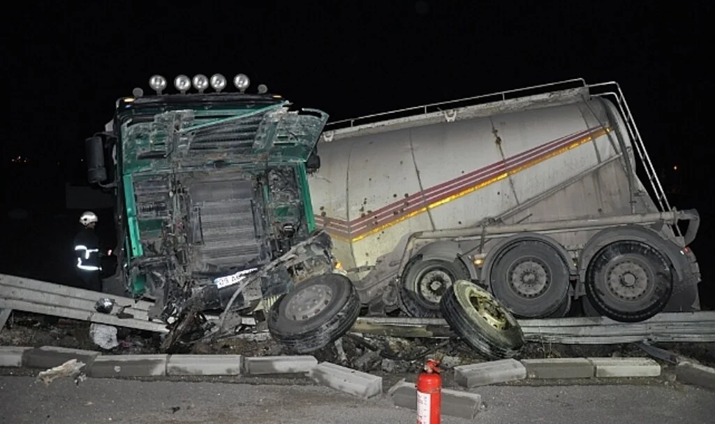 Tekirdağ'da tır devrildi: 1 Yaralı