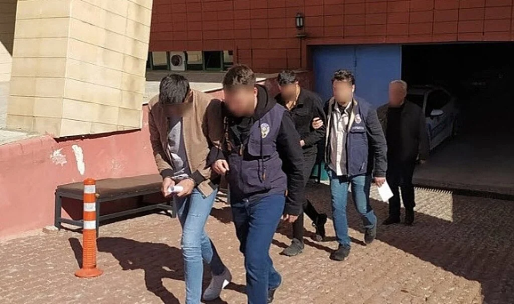 Telefon çekilişi adı altında 500 bin lira dolandırdılar