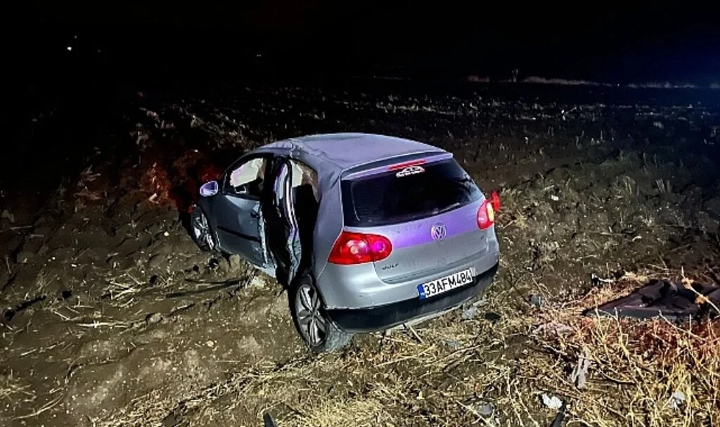 Tırın çarpıp şarampole savurduğu otomobilde 5 kişi yaralandı