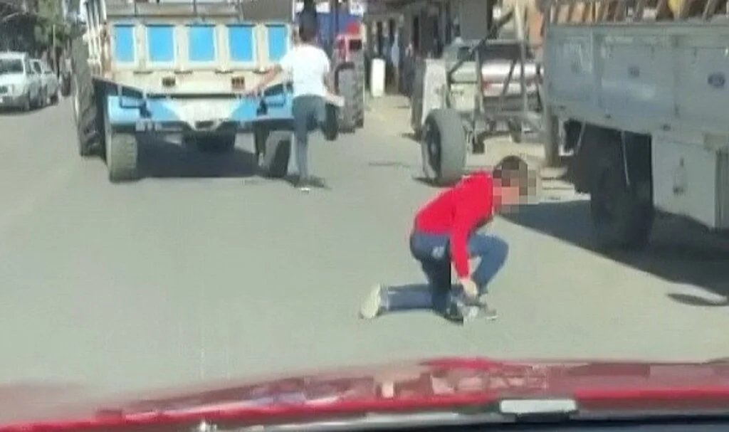 Traktör römorkuna asılan çocuk ölümden döndü