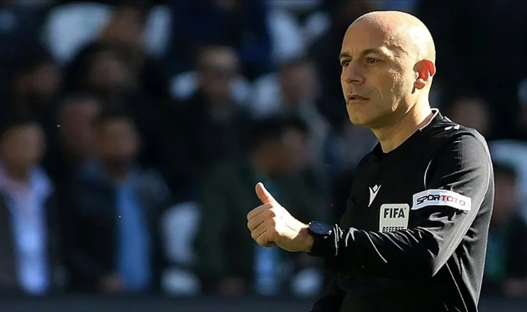 Türk Futbolundan Cüneyt Çakır Geçti