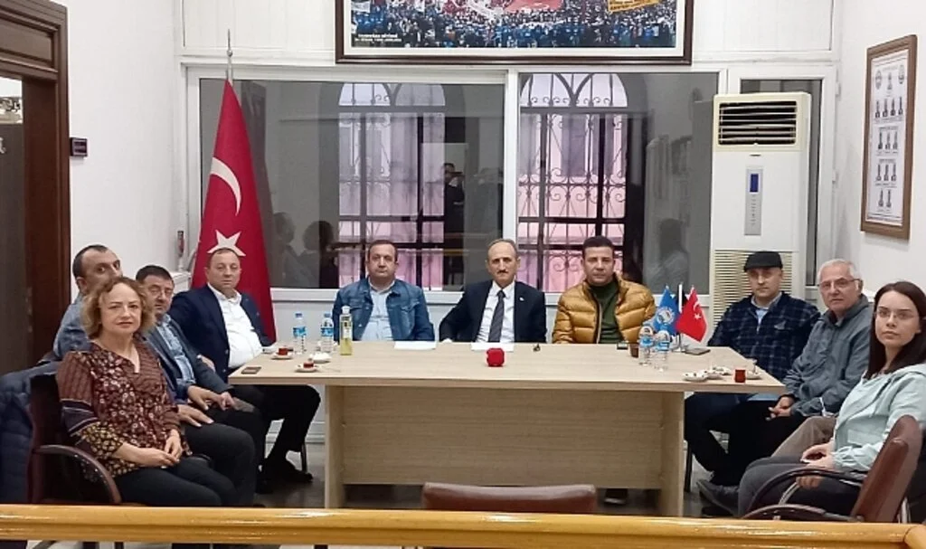 Türk İş Mücadele Ateşini Yaktı 