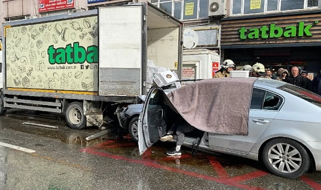 Ümraniye’de kalp krizi geçiren sürücü kaza yaptı, ağır yaralandı