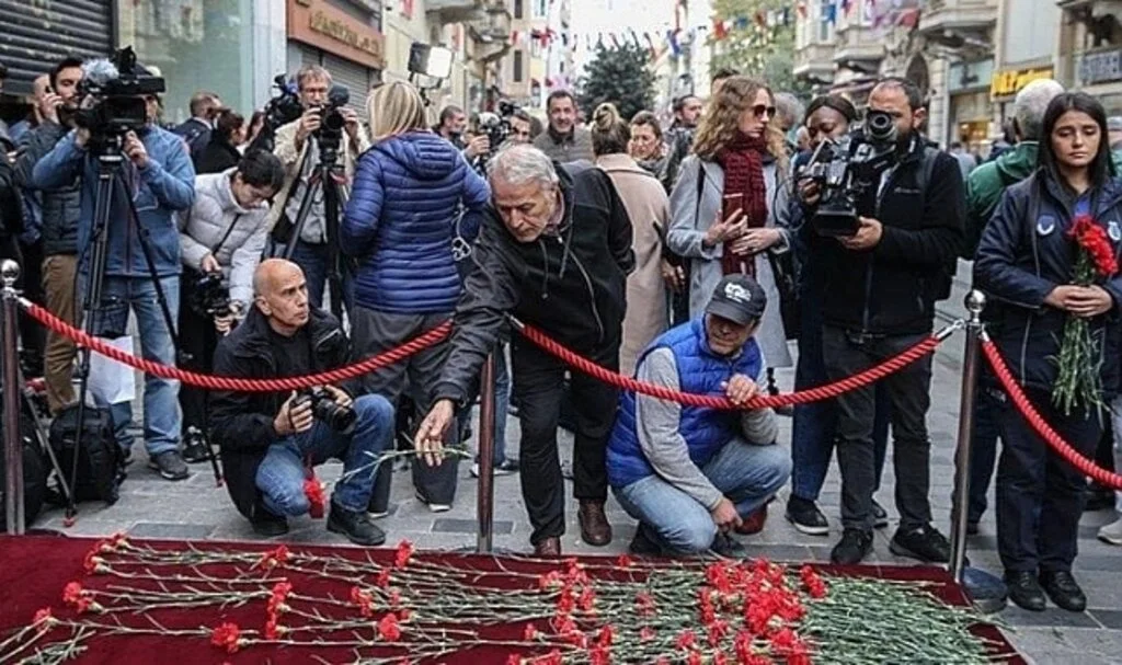 Ünlüler İstiklal Caddesi’ndeki Patlamaya Sert Tepki Gösterdi