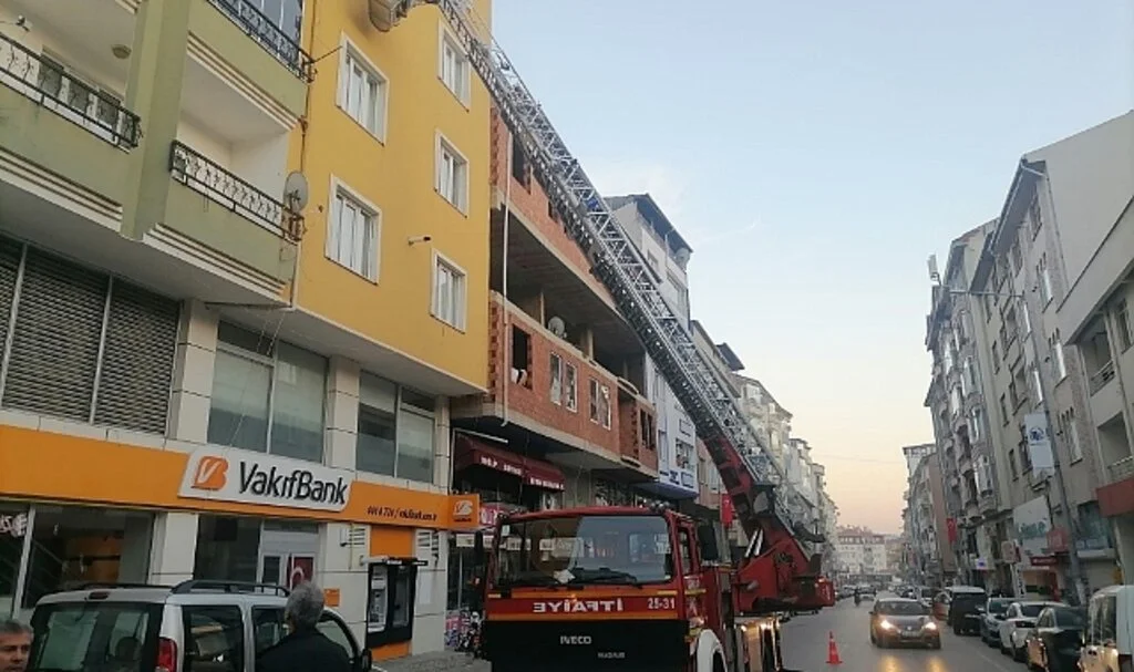 Yakınlarının haber alamadığı yaşlı kadın evinde ölü bulundu