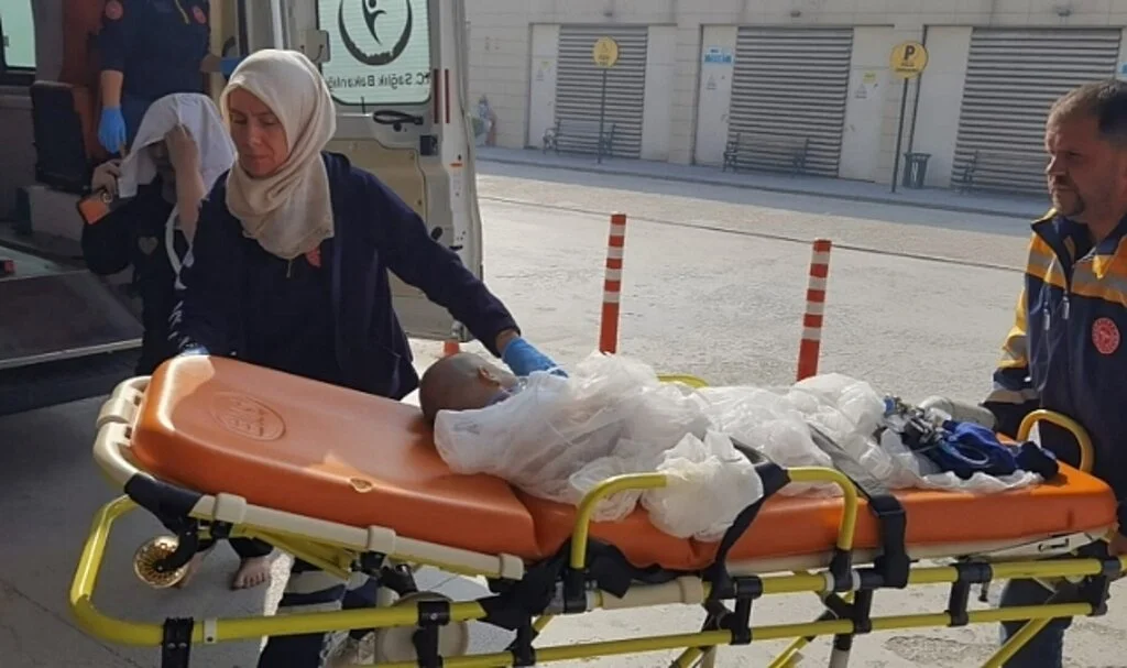 Yangında anne ve 1 yaşındaki oğlu ölümden döndü