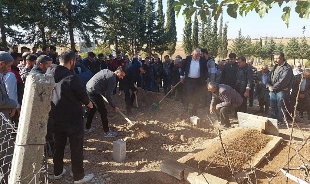 Yarı çıplak halde ölü bulunan çocuğun kimliği belli oldu