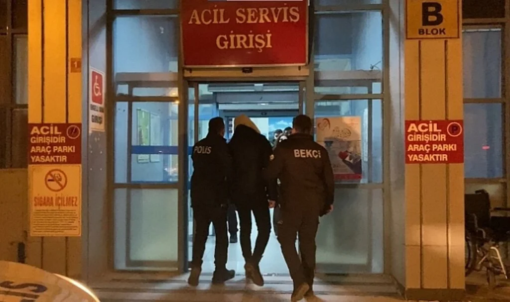 Yol verme tartışması bıçaklı kavgaya dönüştü: 1 yaralı