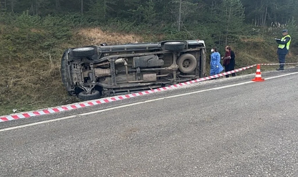 Yoldan Çıkan Pikap Şarampole Devrildi: 1 ölü, 1 yaralı