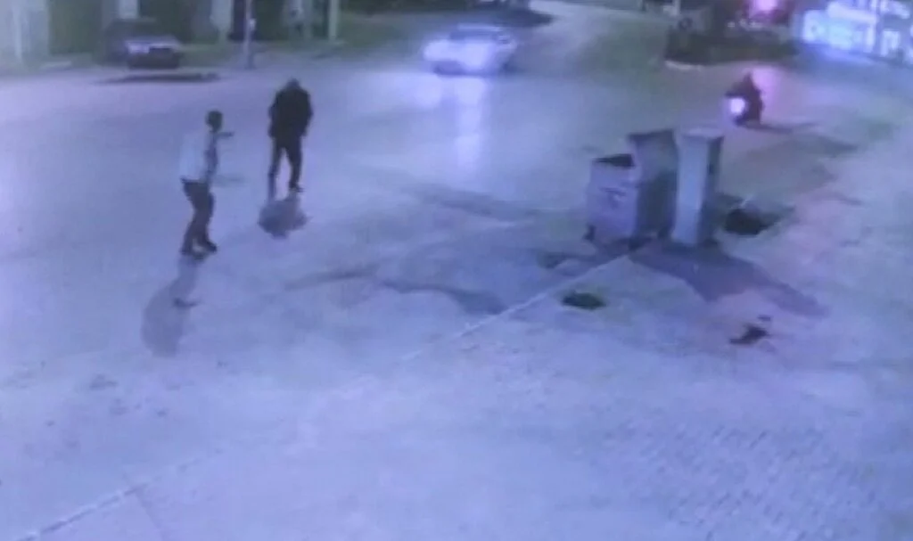 Yolunu kestiği adama kurşun yağdırdı: Cinayet anı kamerada