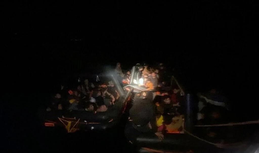Yunanistan tarafından ölüme itilen 139 düzensiz göçmen kurtarıldı